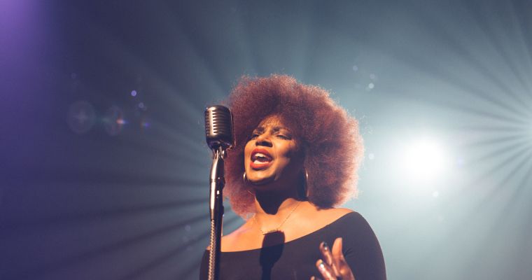 Amelia Barbar serenades audiences with 'Peaches’ performance at 2022 Grammys
